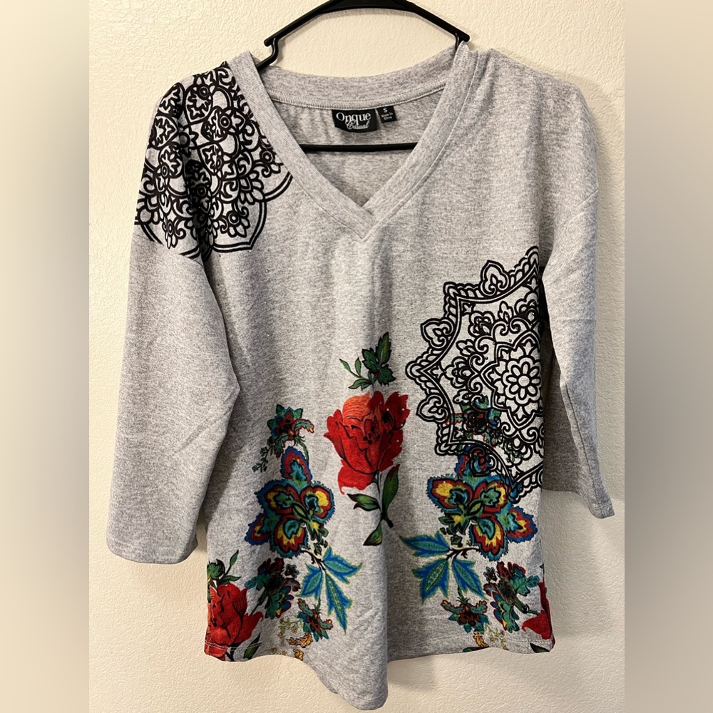 Onque Casual Womens 3/4 Sleeve Top,Floral Print,V-Neck NWT,Size Small